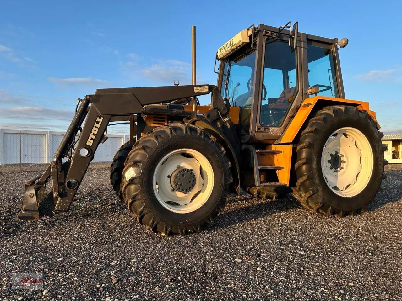 E-FARM: Renault 103-14 - Tracteur - id R44NY4V - 19 244 € - Année: 1986 - Lecture du nombre d'heure: 10 140,Puissance du moteur (chevaux): 92,Allemagne
