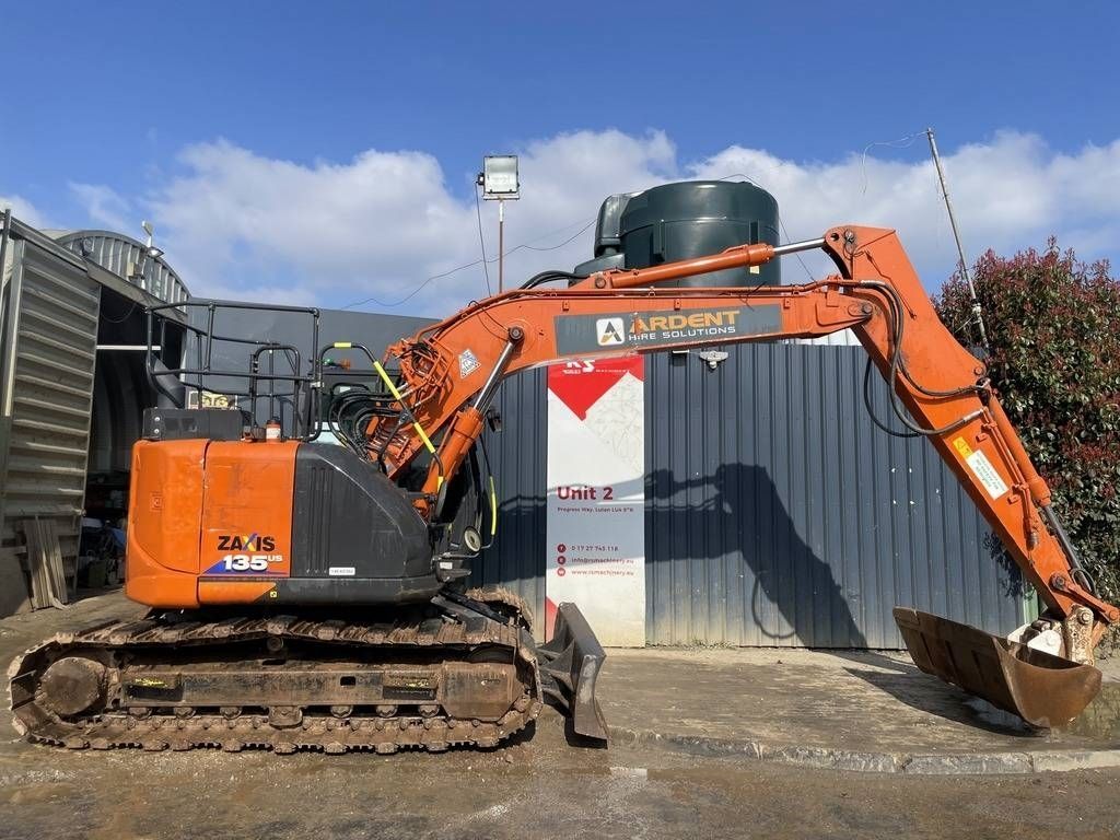 Hitachi zx 135 us bl-6 15t excavator Гусеничный экскаватор 75 020 €