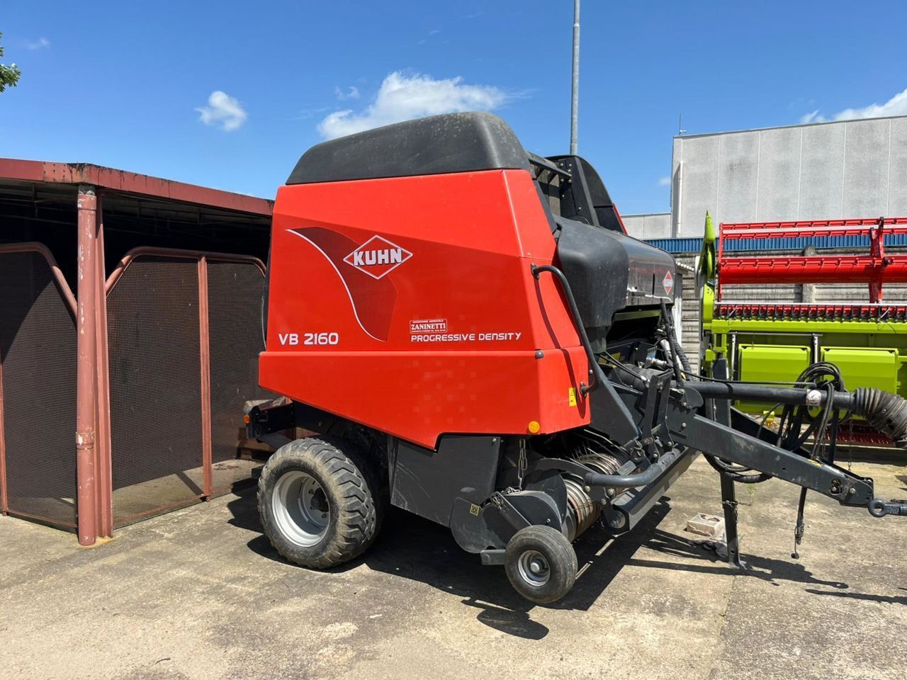 E-FARM: Kuhn VB 2160 - Πρέσσα - id VXYQ9CH - 15.000 € - Χρονία: 2012 - Συνολικός αριθμός παραχθέντων δεμάτων: 13.000,Ιταλία