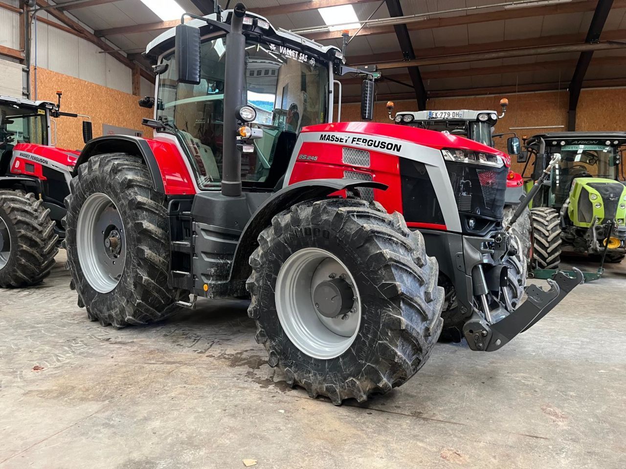 E-FARM: Massey Ferguson 8S.245 - Tractor - id N5W5VNT - €128,000 - Year of construction: 2021 - Engine hours: 1,750,Engine power (HP): 245,France