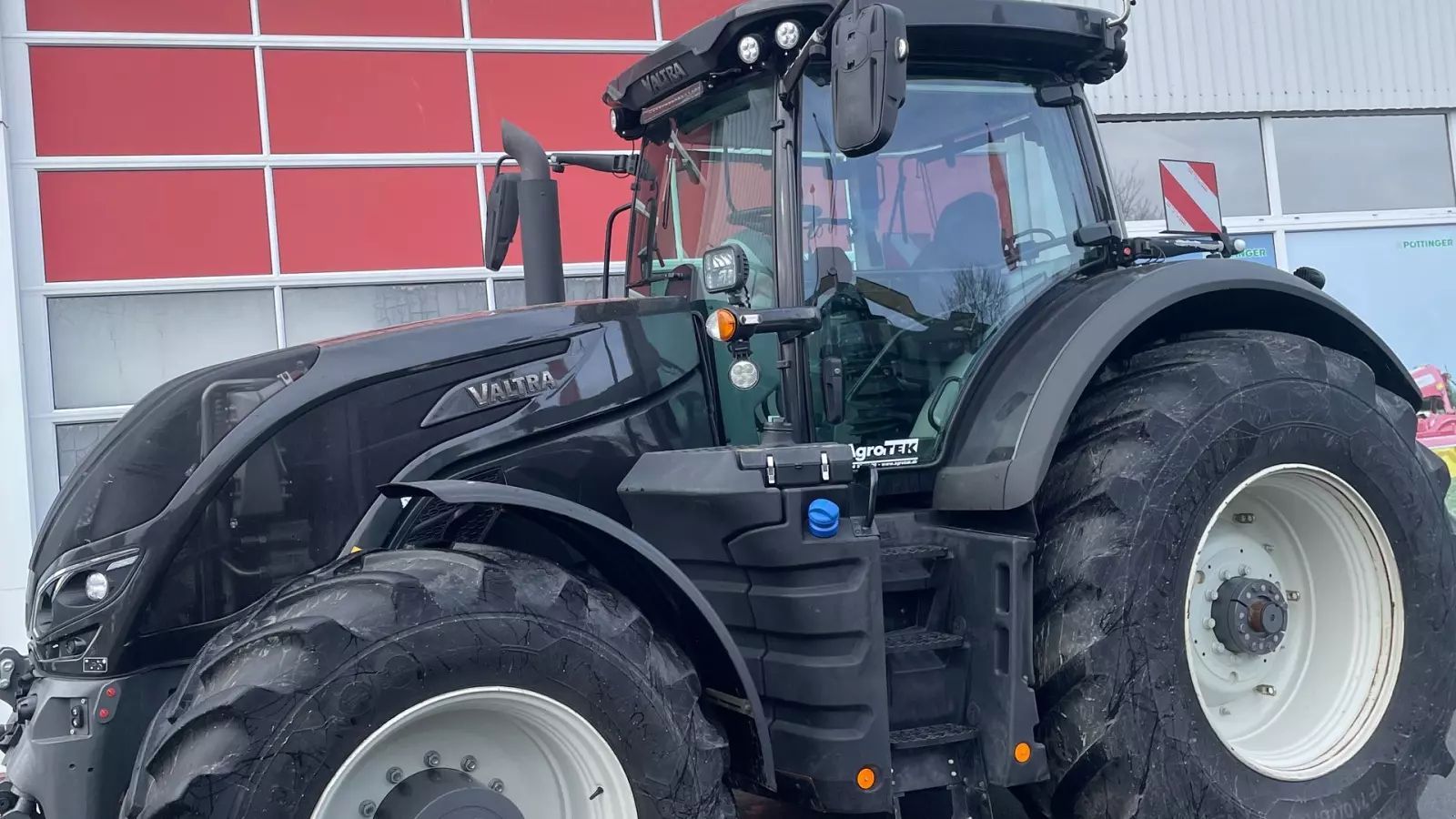 Valtra S 394 Tractor €166,746
