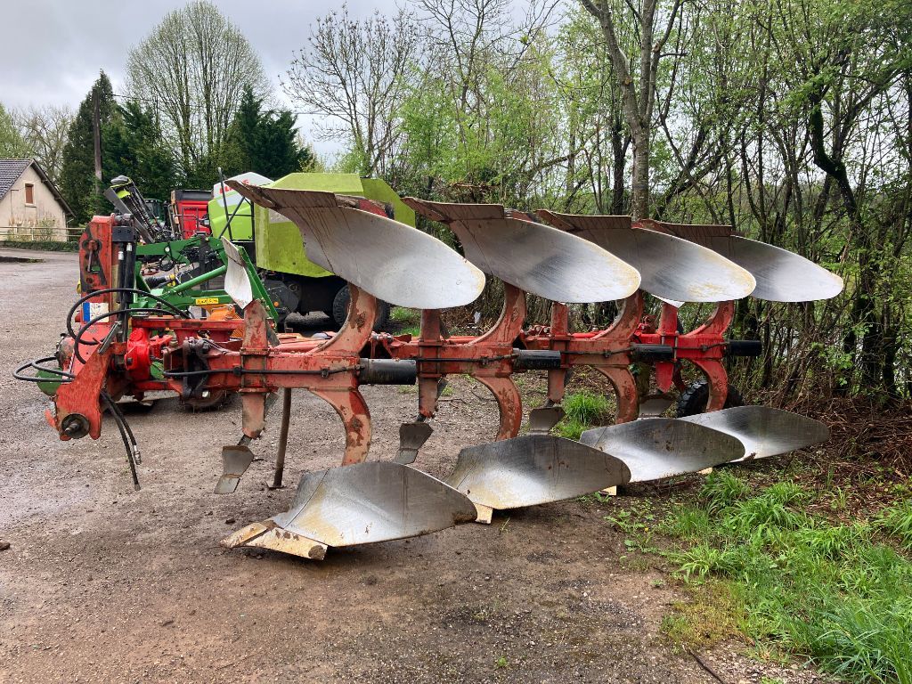 E-FARM: GREGOIRE BESSON ry 4 - Pług - id K64CYTG - 6500 € - Rok produkcji: 1997 - Francja