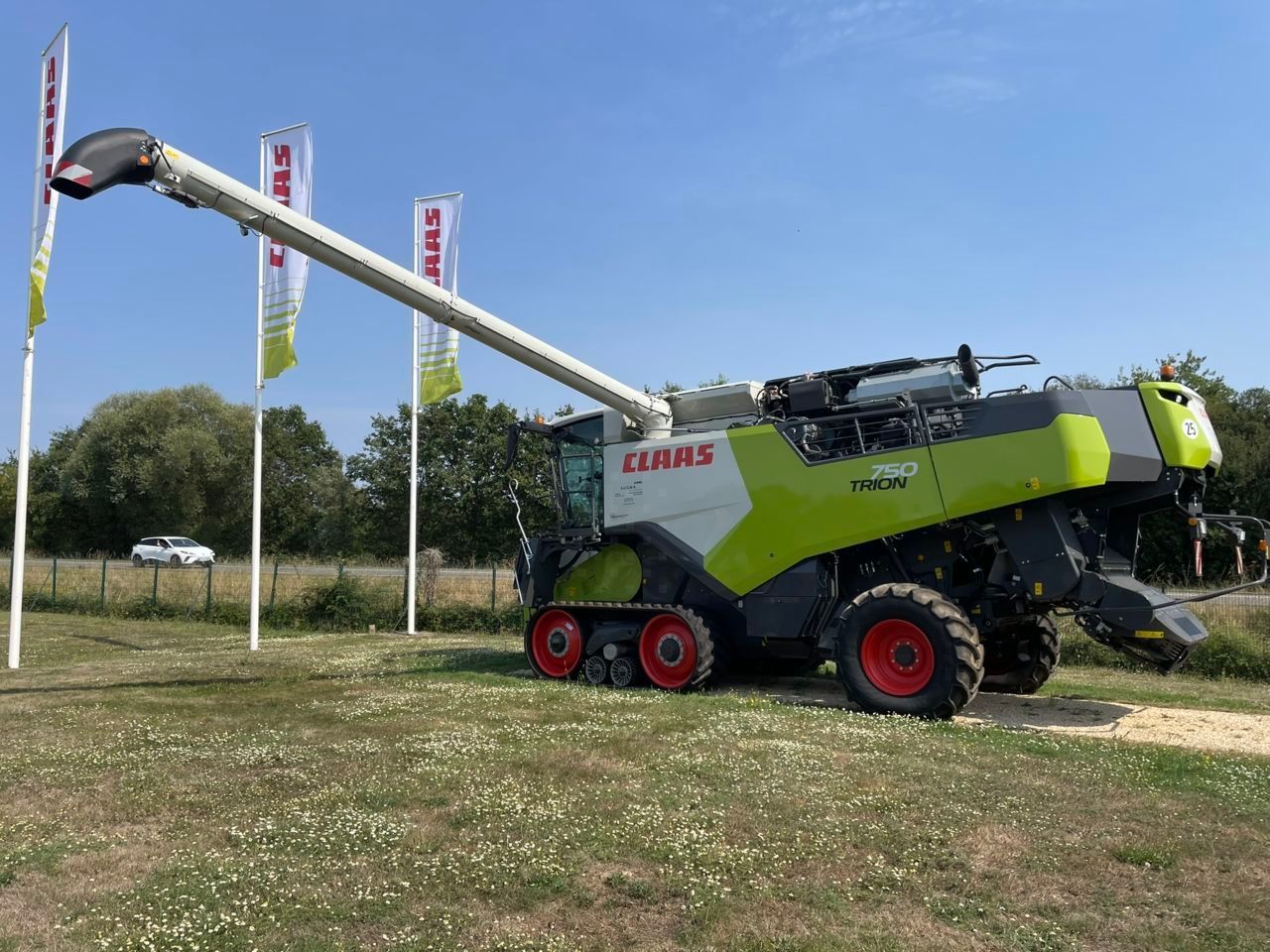 E-FARM: Claas Trion 750 - Kombajn zbożowy - id G5PGVL1 - Rok produkcji: 2022 - Motogodziny: 1000,Moc silnika: 435,Francja