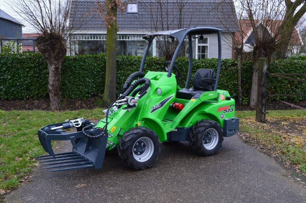 Avant 523 tdl kniklader/shovel Kerekes rakodógép 25 950 EUR