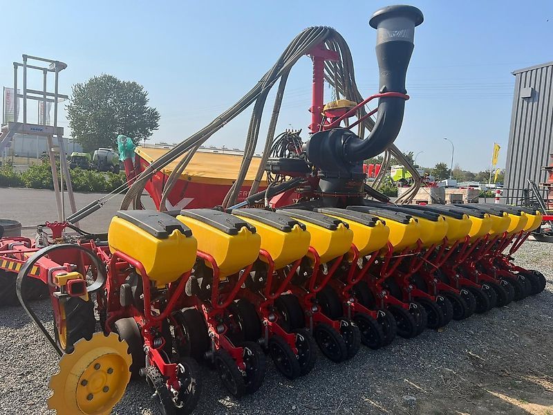 E-FARM: VÄDERSTAD Tempo V 12 - Vetőgép - id NRHIJYZ - 94 795 EUR - Gyártási év: 2024 - Németország