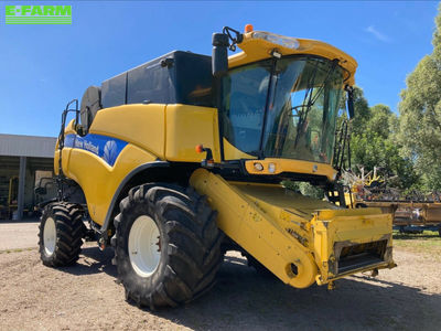 E-FARM: New Holland CX 8080 - Combine harvester - id XEWX29J - €123,000 - Year of construction: 2009 - France