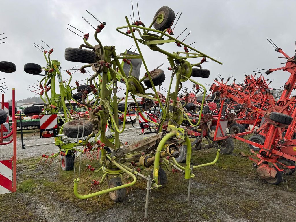 E-FARM: Claas Volto 77 - Karuzelowy przetrząsacz do siana - id JCBXPVR - 5900 € - Rok produkcji: 2011 - Francja