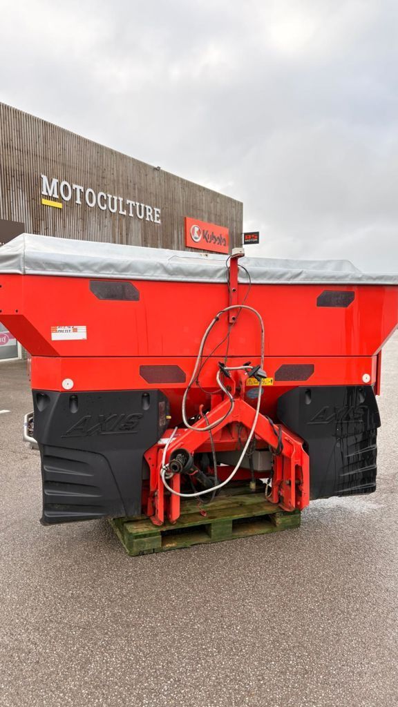 Kuhn axis 40.1w Fertiliser spreader €8,000