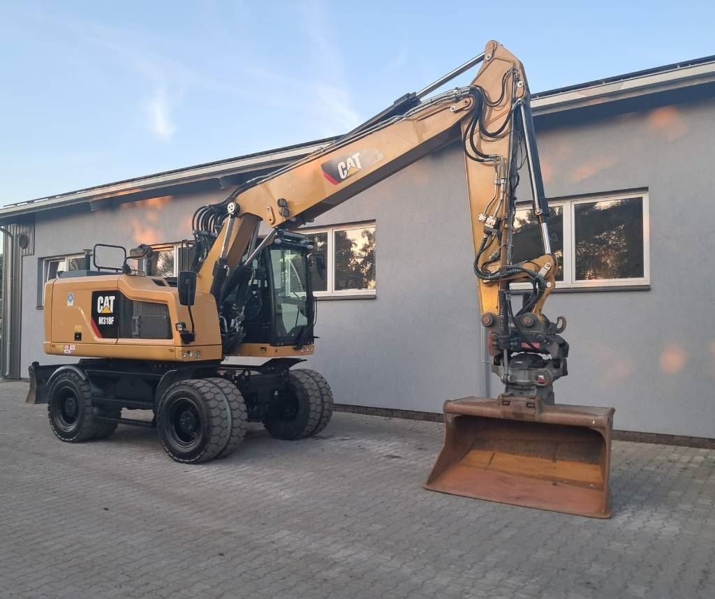 Caterpillar M 80 D Wheeled excavator €113,931