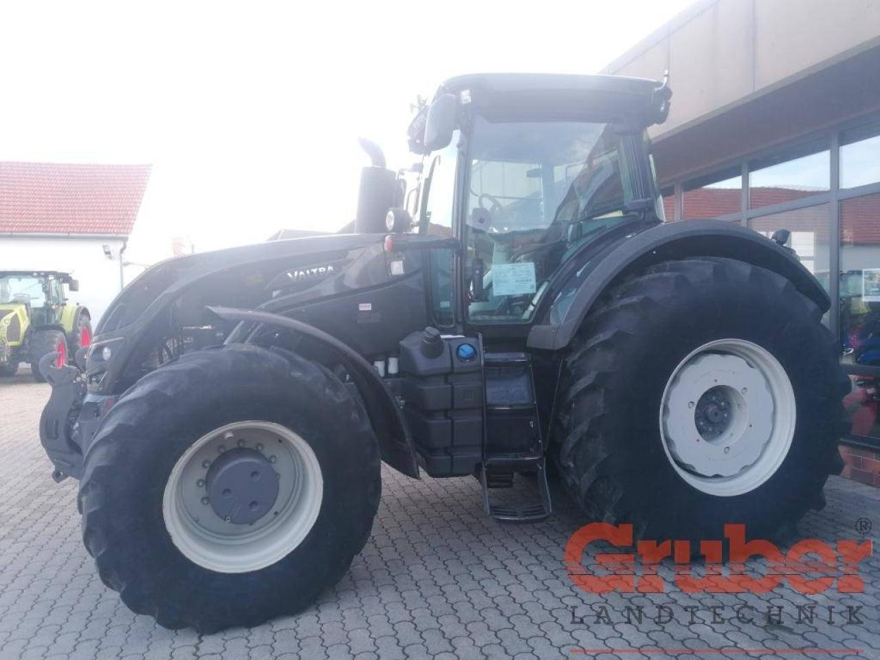 Valtra S 354 tractor 91 350 €