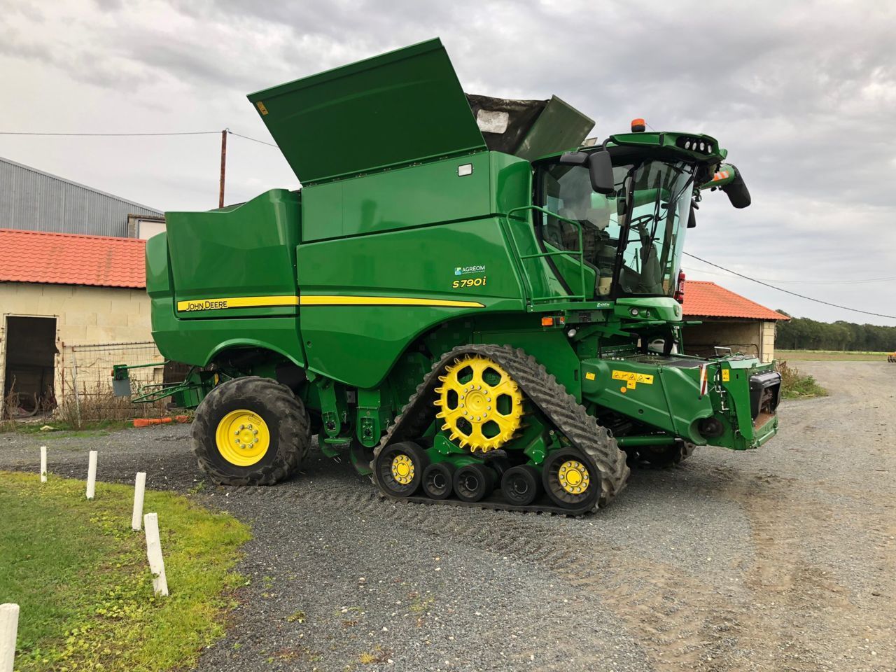 E-FARM: John Deere S790 - Cosechadora - id TXMYLTL - Año: 2021 - Horas: 1050,Francia
