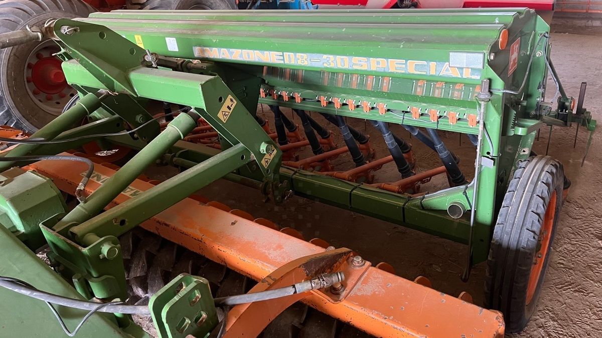 Amazone d8-30 special Σπάρτικη μηχανή 3.000 €