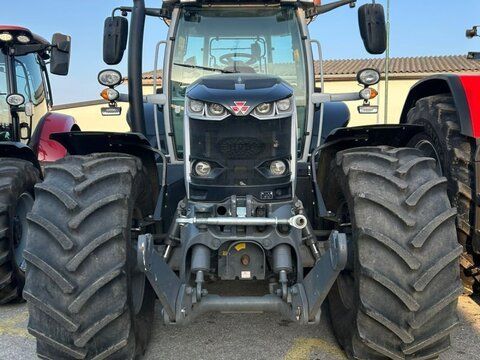 Massey Ferguson 7S.210 Traktor