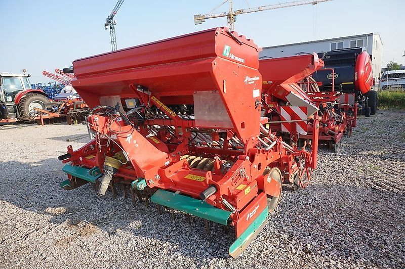 E-FARM: Kverneland ngh + mcdrill pro 3m - Drill - id GQK44BG - €16,500 - Year of construction: 2015 - Austria