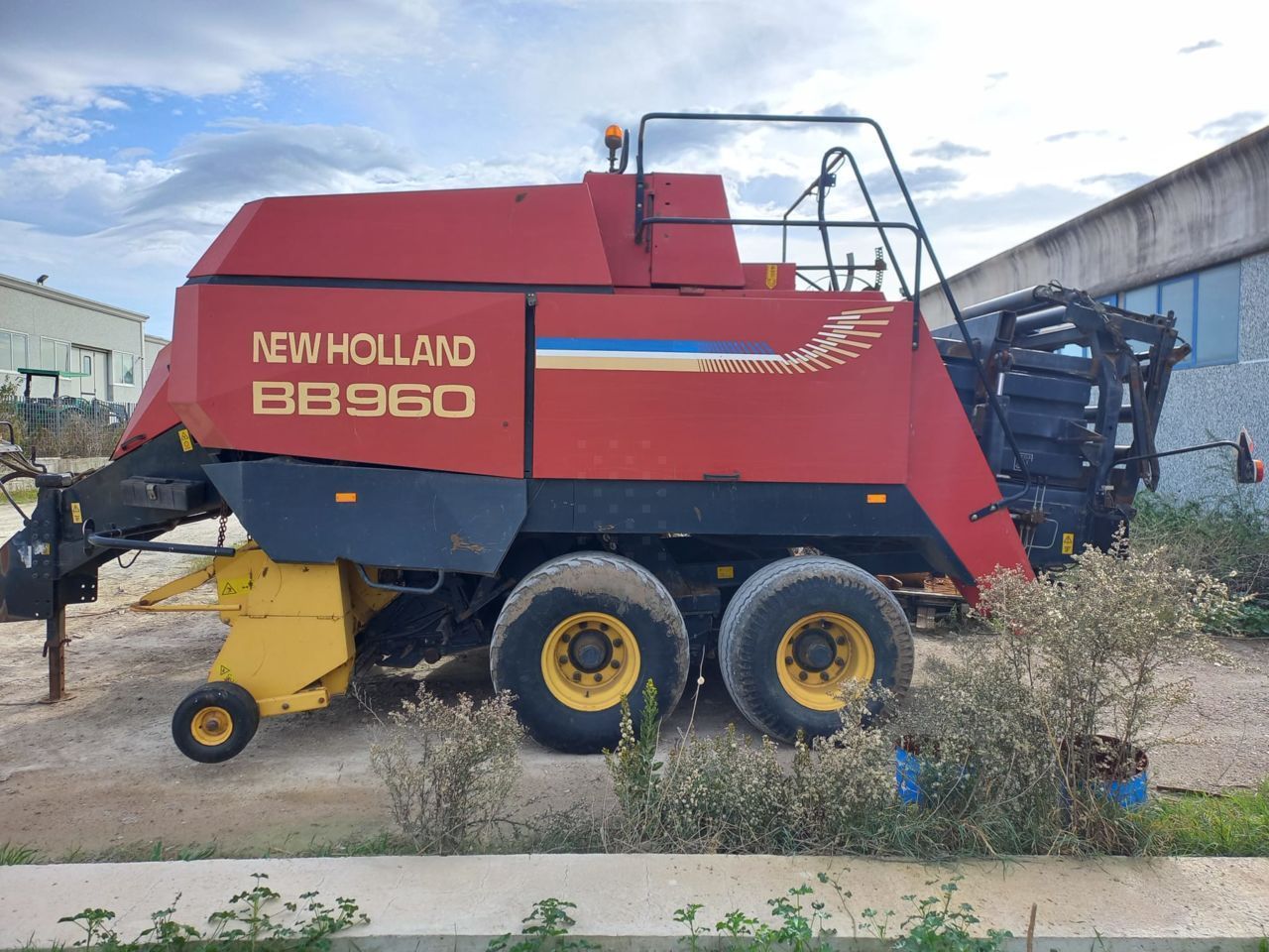 E-FARM: New Holland BB 960 - Empacadora - id 9CLFXPN - 25.000 € - Año: 2000 - Italia