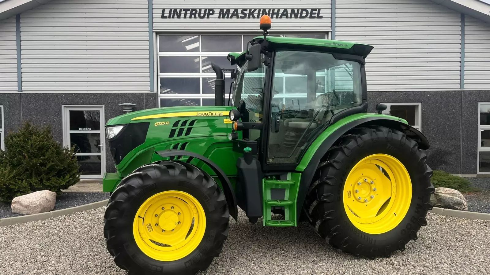 John Deere 6125 R Tractor €52,169