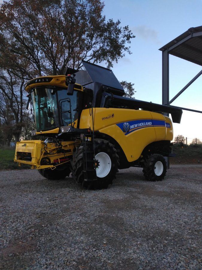 New Holland CX6.80 Combine harvester €219,000