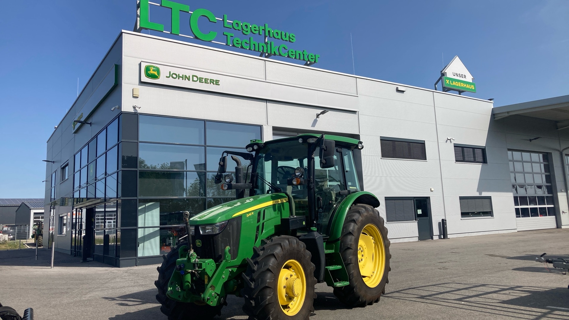 John Deere 5115 R tractor €66,667