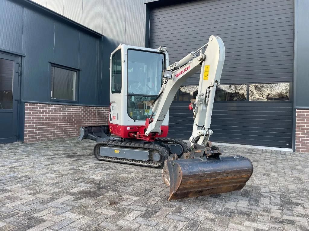 Takeuchi tb 216 - minigraver graafmachine- slechts 234 uur! Minigraver 25.250 €