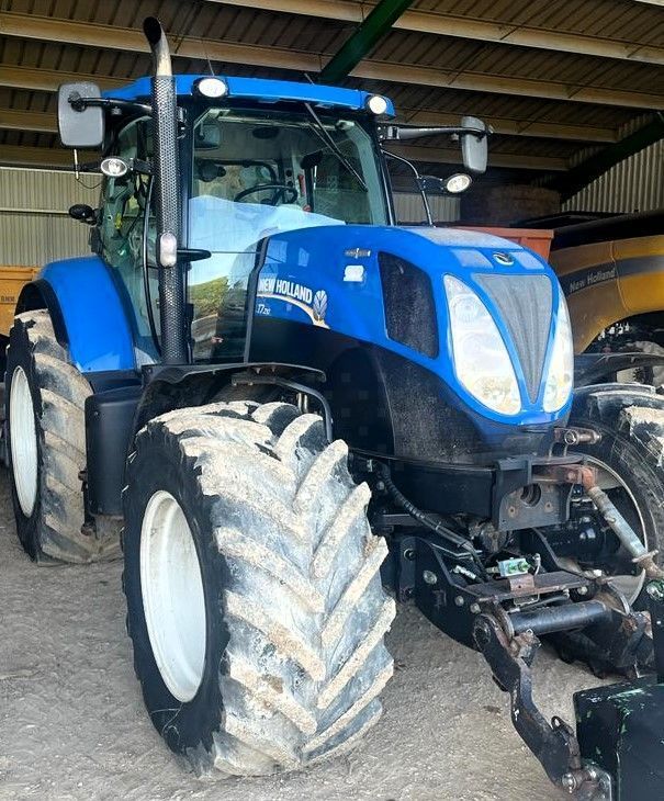E-FARM: New Holland T7.210 - Трактор - id VVW3TAC - 45 000 € - Година на построяване: 2012 - Работни часове на двигателя: 9500,Мощност на двигателя (HP): 180,Франция