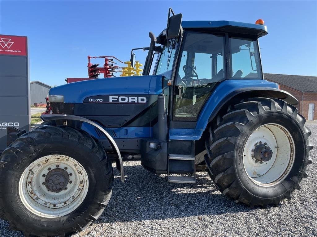 New Holland 8670 tractor €25,272