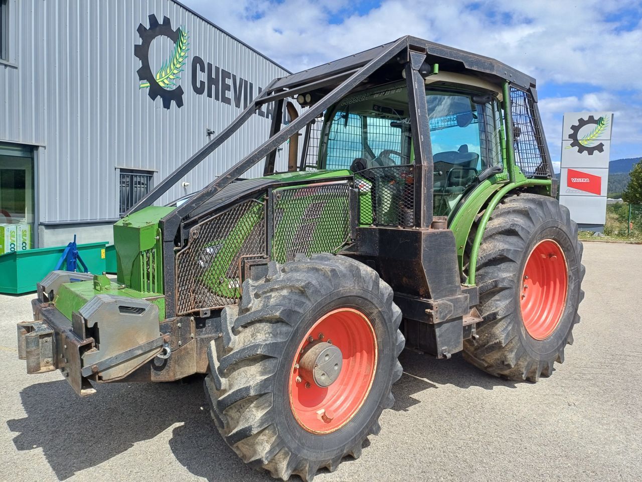 E-FARM: Fendt 720 Vario - Tractor - id 3KIDETL - €105,000 - Year of construction: 2015 - Engine hours: 6,430,Engine power (HP): 200,France