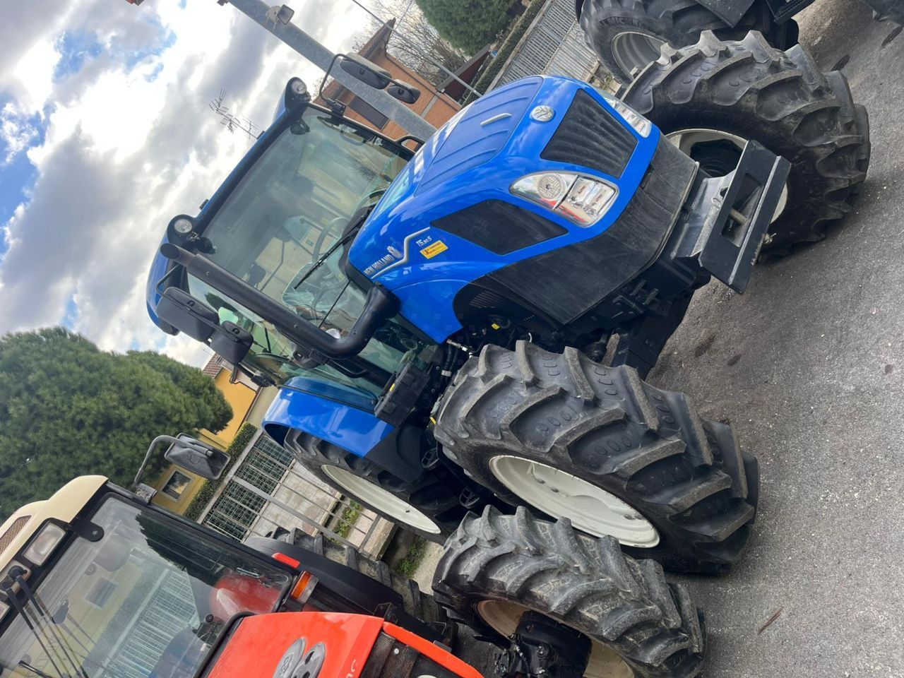 New Holland T5.90S Tractor €36,000
