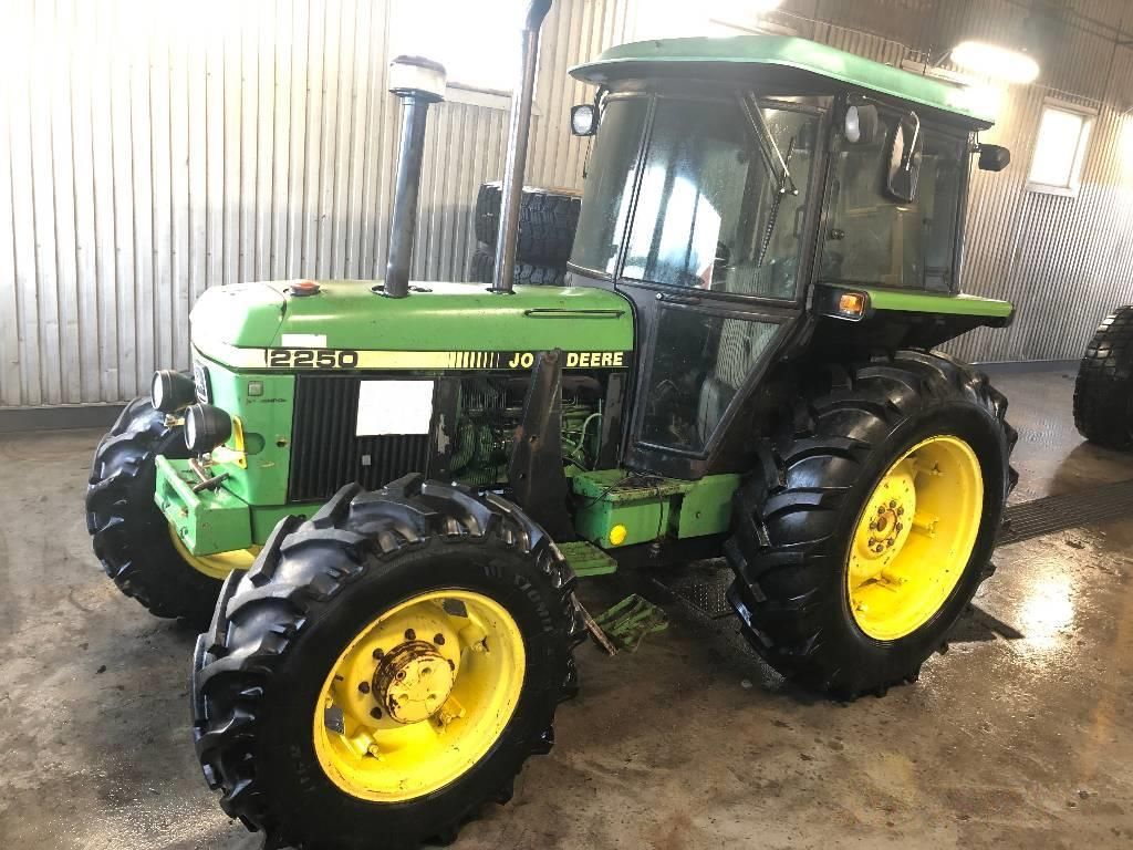 E-FARM: John Deere 2250 dismantled for spare parts - Tractor - id FAAJHUG - Suedia