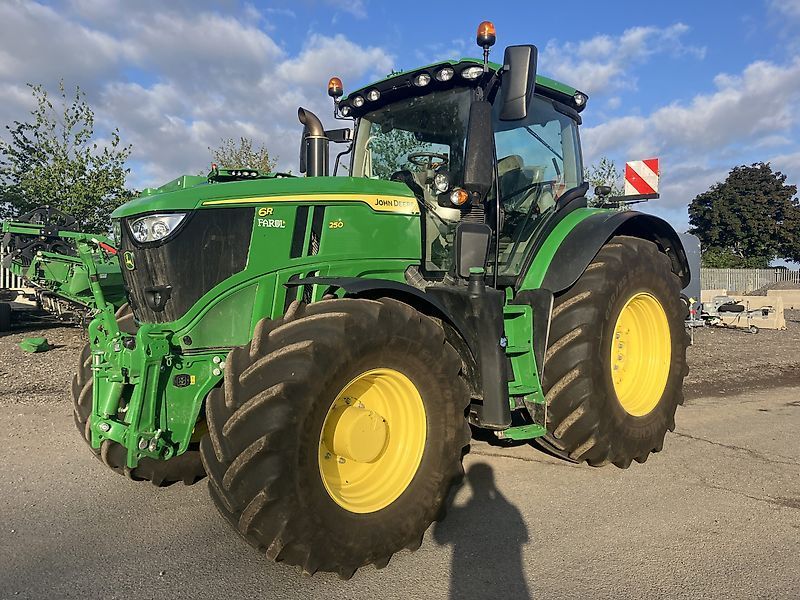 E-FARM: John Deere 6R 250 - Tractor - id SBJMER2 - 183.300 € - Año: 2024 - Horas: 705,Potencia del motor: 250,Reino Unido