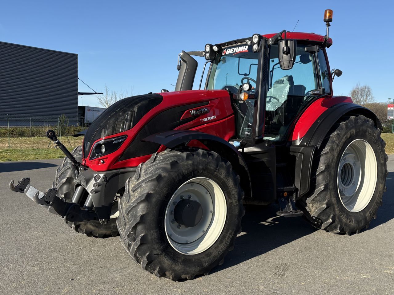 Valtra T 214 H Traktor 83 000 EUR