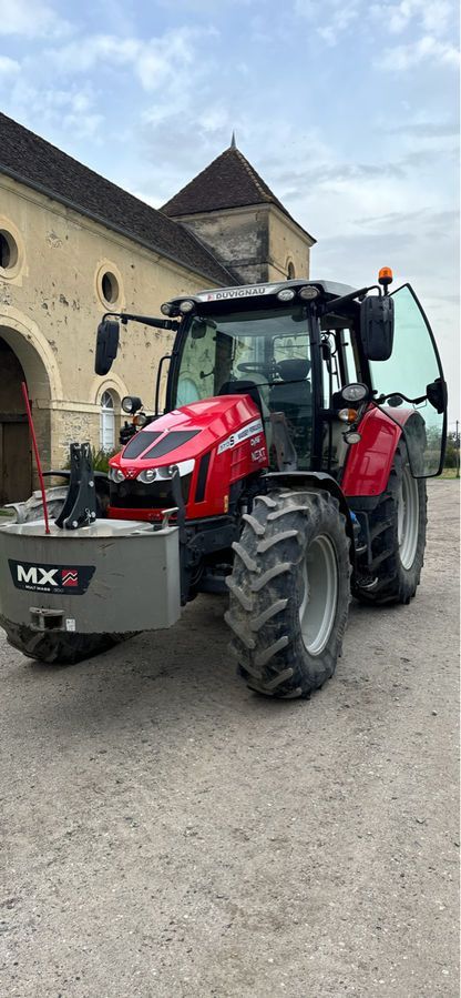E-FARM: Massey Ferguson 5713S Dyna-6 - Tractor - id NKBTFR1 - €65,500 - Year of construction: 2020 - Engine hours: 2,250,Engine power (HP): 130,France