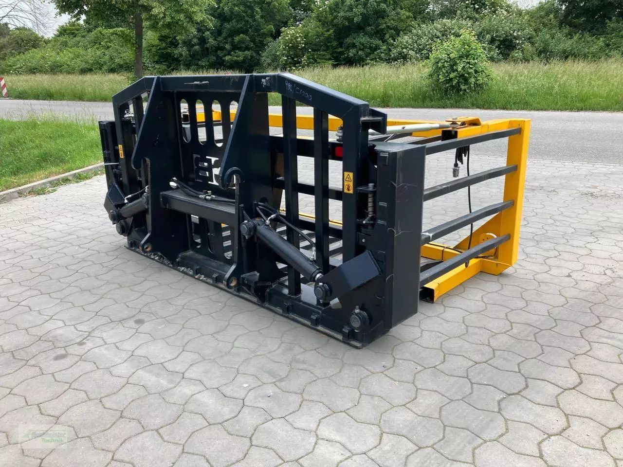 E-FARM: JCB grasforke klappbar 14ft - Outil - id XZF2WHQ - Année: 2021 - Allemagne