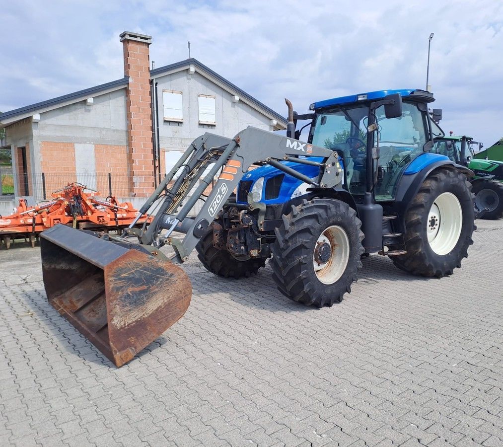 E-FARM: New Holland TS135A - Tracteur - id UNRYL5K - 32 000 € - Année: 2006 - Lecture du nombre d'heure: 10 918,Puissance du moteur (chevaux): 170,Italie