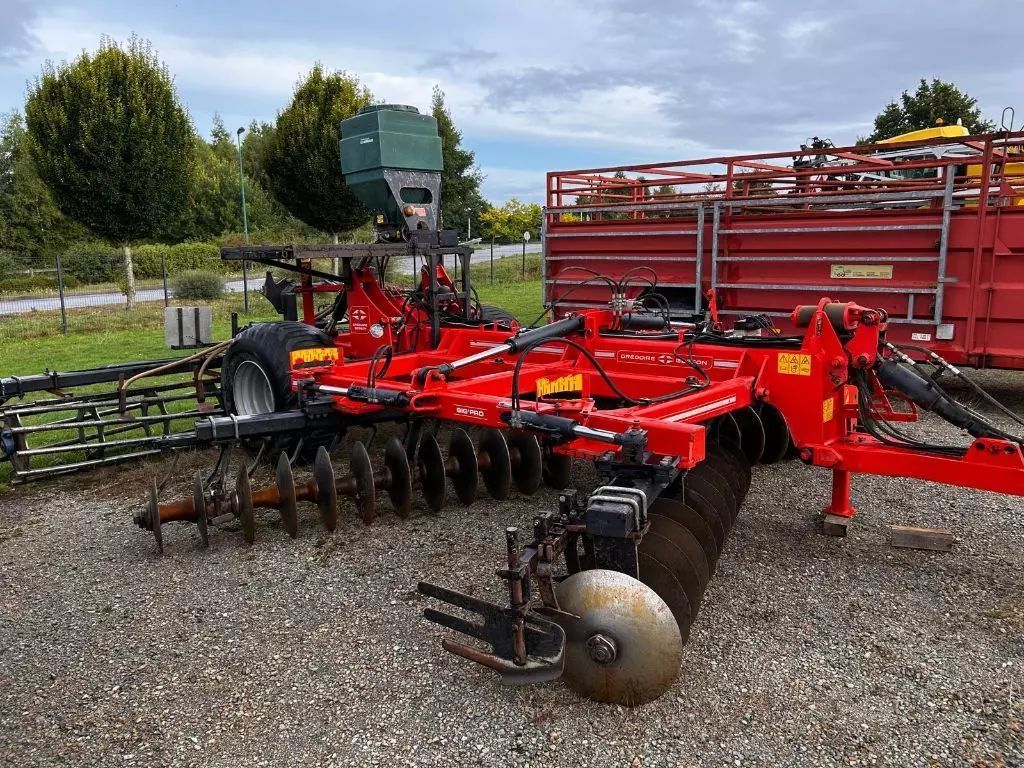 E-FARM: GREGOIRE BESSON big-pro - Herse à disques et disque compact - id TGICJHS - 17 000 € - Année: 2011 - France
