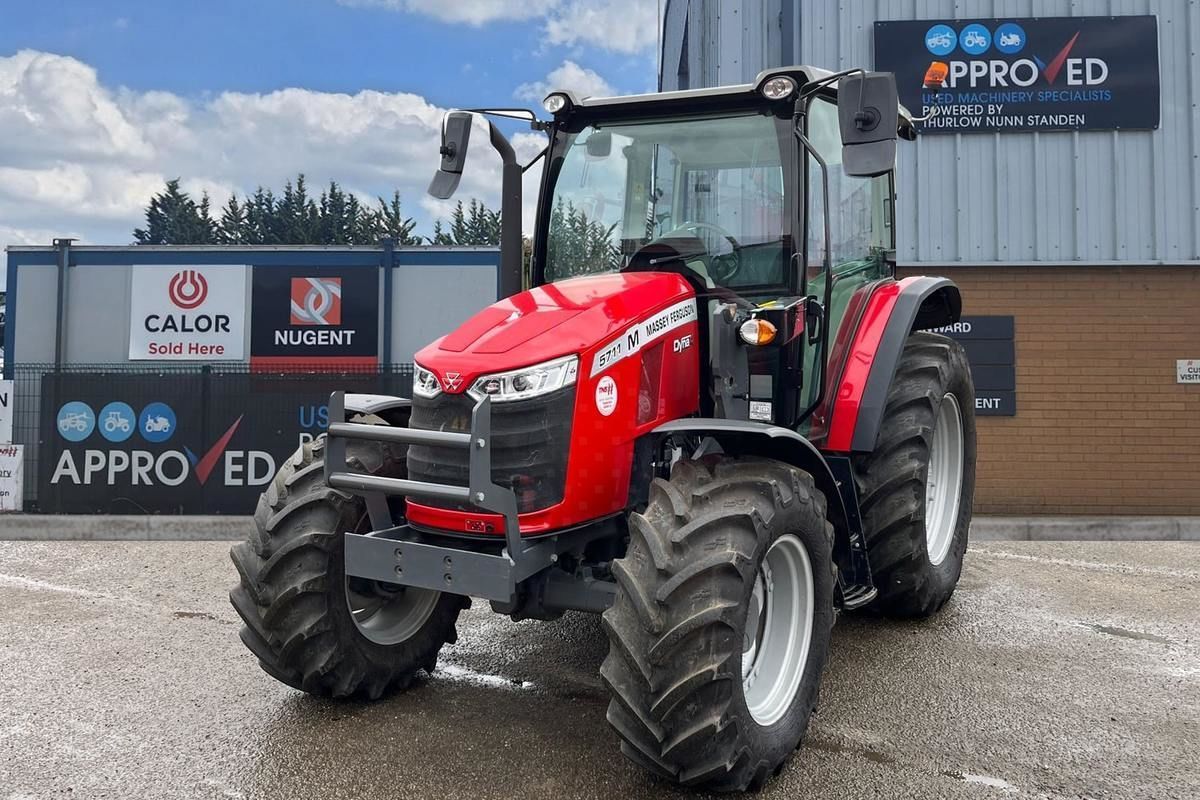 E-FARM: Massey Ferguson 5711M - Traktor - id 3YNUCKW - Baujahr: 2023 - Vereinigtes Königreich