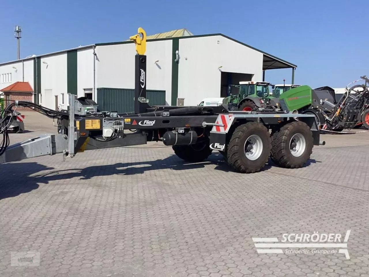 E-FARM: Fliegl HKL 22 - Motor vehicle - id CNDSN2B - €38,885 - Year of construction: 2023 - Germany