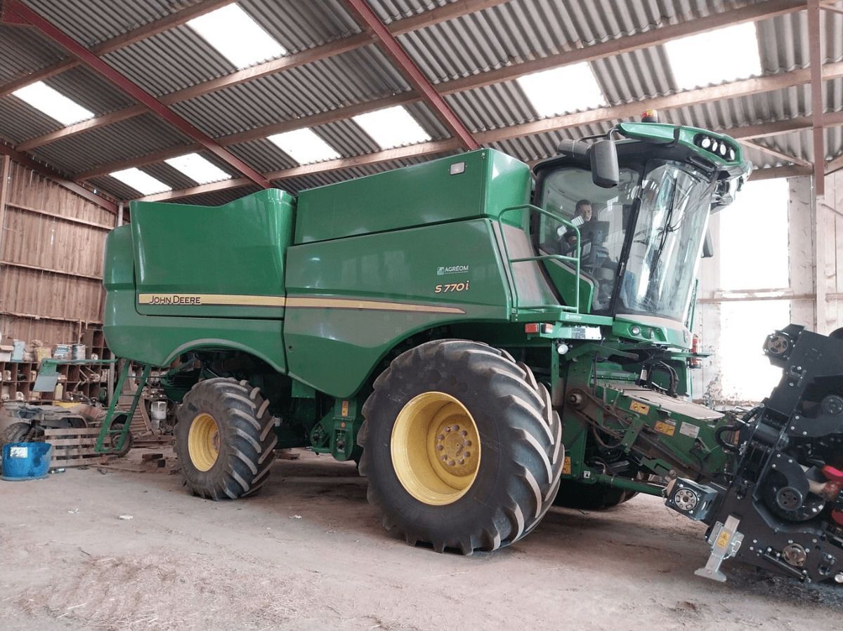 E-FARM: John Deere S770 - Moissoneuse-batteuse - id CFUAFG5 - 245 000 € - Année: 2022 - Lecture du nombre d'heure: 990,France