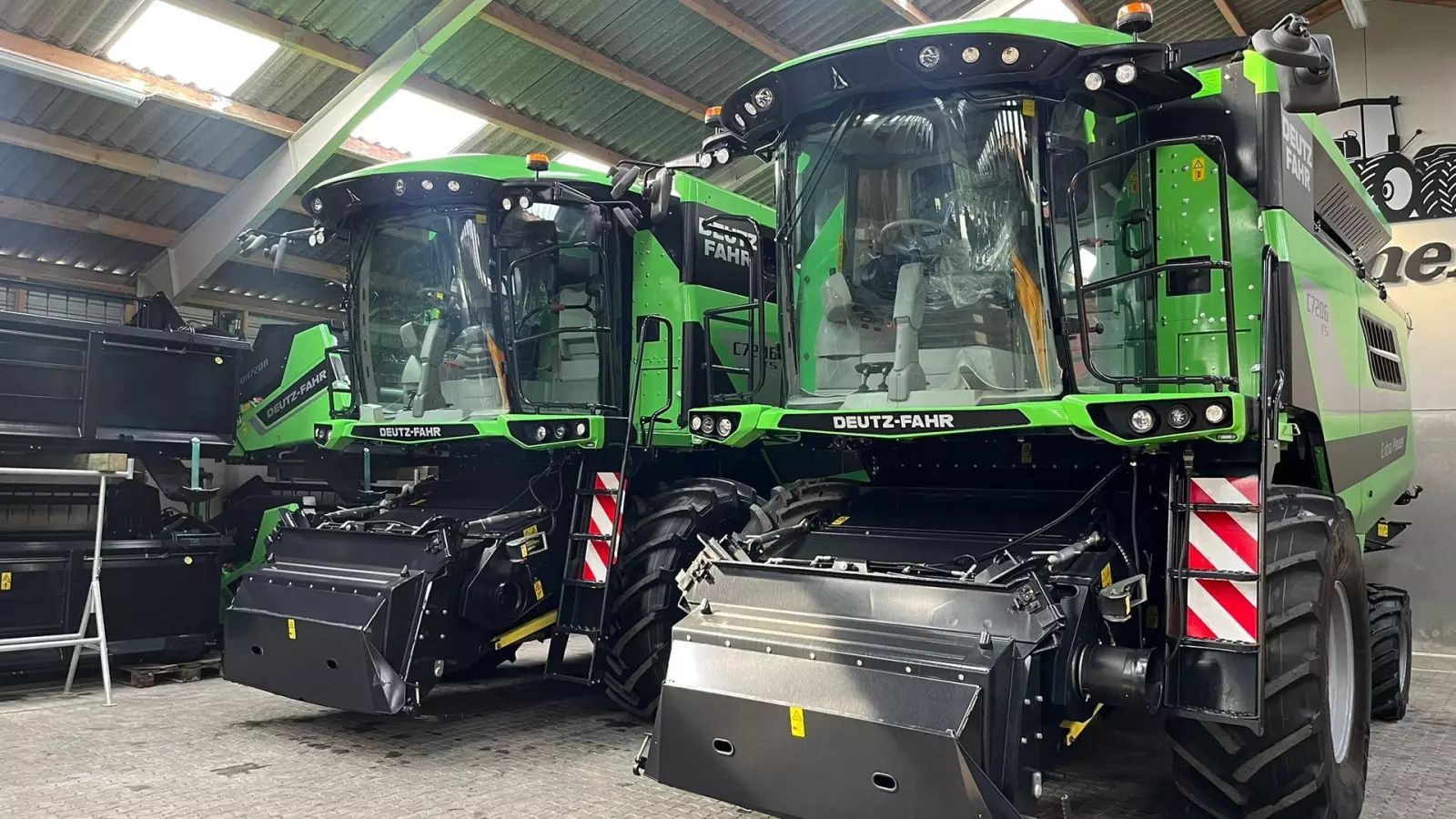 Deutz-Fahr 7206 with 24feed - 7.2m header. new and unused combine together with 7.2m header Combine harvester €133,809