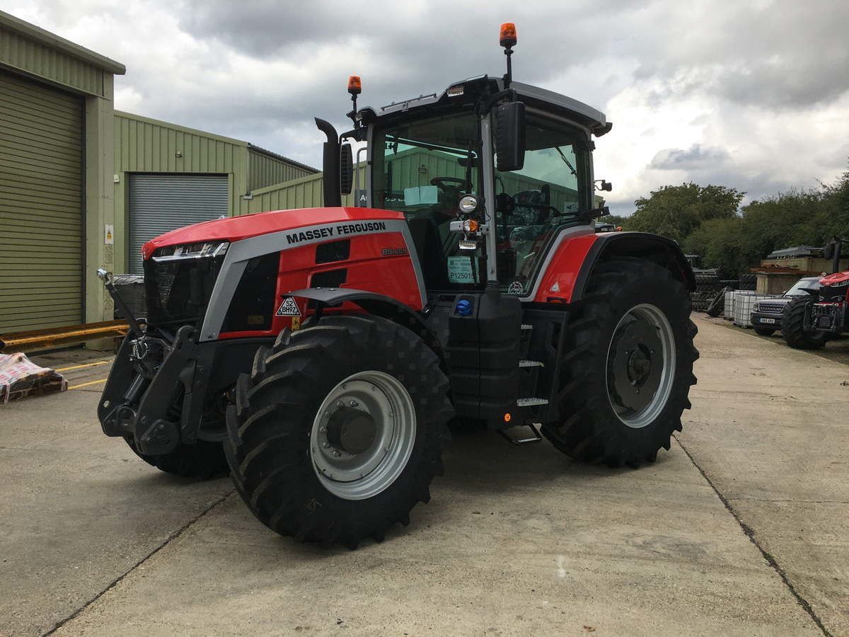 E-FARM: Massey Ferguson 8S.265 - Tractor - id VTR7DN9 - €153,605 - Year of construction: 2023 - United Kingdom