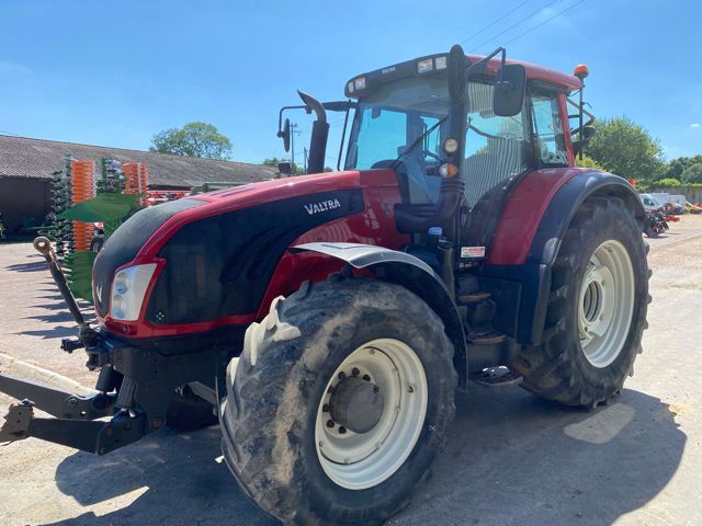 Valtra T 213 Tractor €45,000