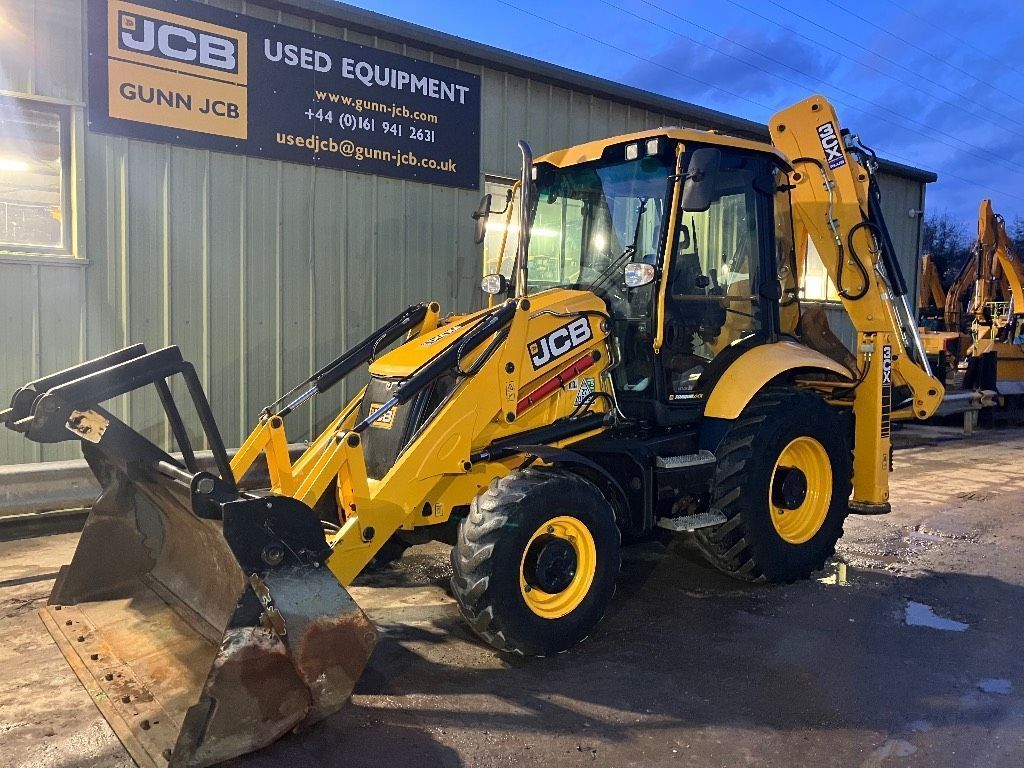JCB 3cx Baggerlader 65.978 €