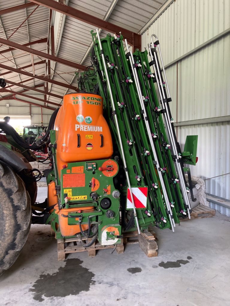 E-FARM: Amazone uf 2501 twin - Permetezőgép - id IXGSXVZ - 35 900 EUR - Gyártási év: 2015 - Franciaország