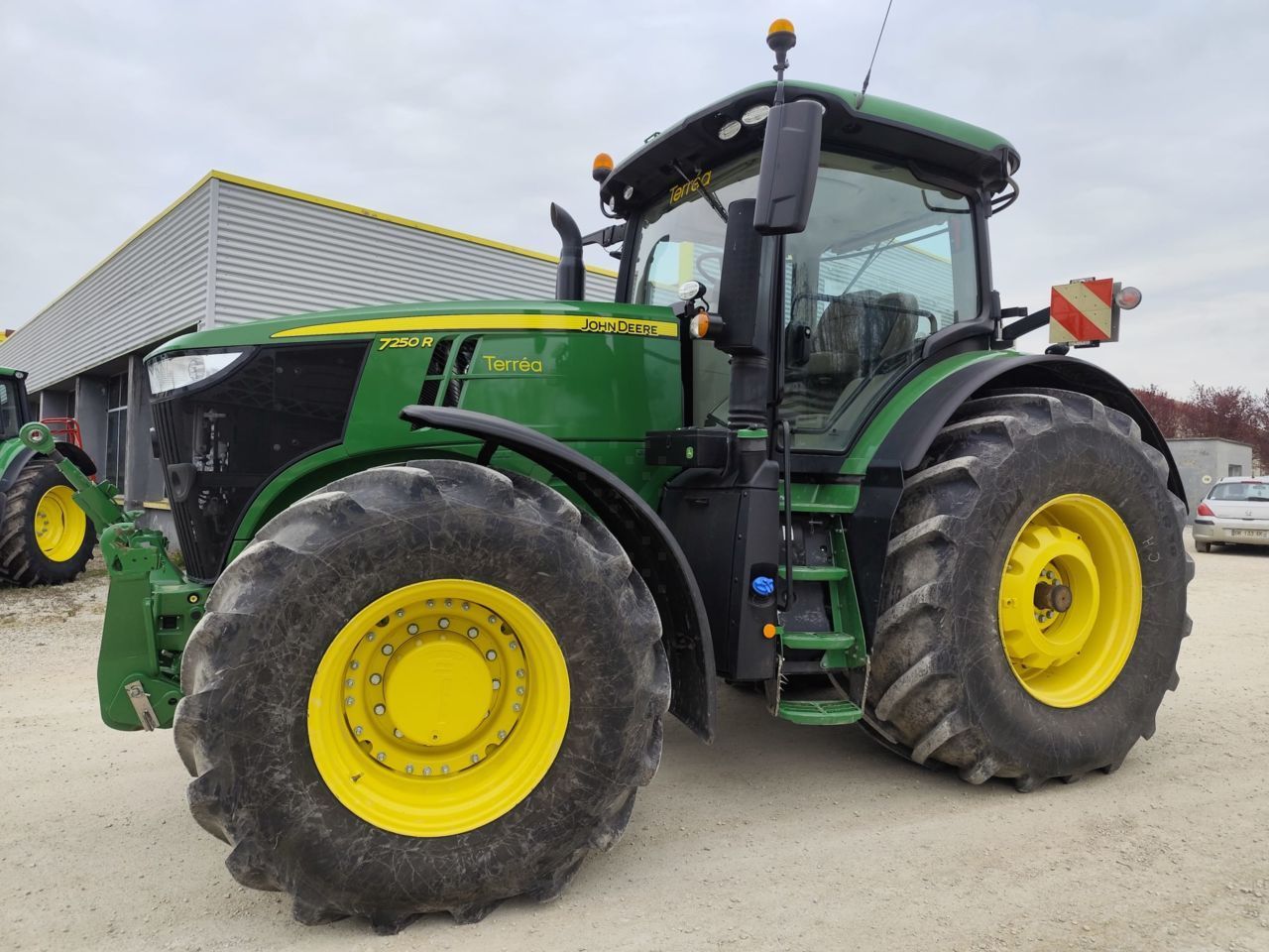 John Deere 7250 R Tractor 153.000 €