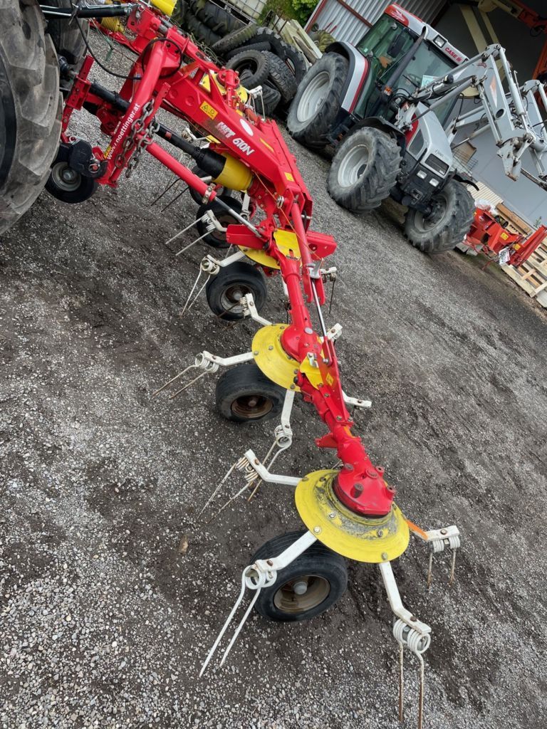 E-FARM: pöttinger hit 610 n - Kreiselheuer - id EPHRCHZ - 3.500 € - Baujahr: 2013 - Frankreich