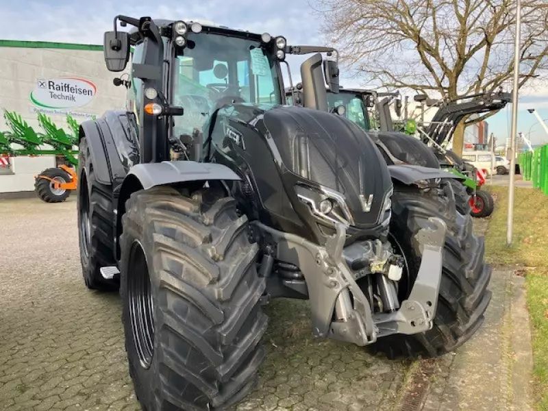 Valtra T215A Tractor 168.000 EUR