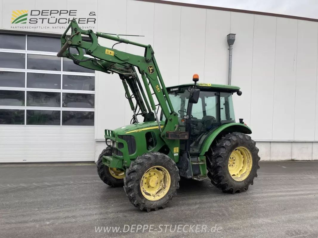 E-FARM: John Deere 5720 - Trattore - id SYXDGKK - 23.500 € - Anno di costruzione: 2005 - Ore: 8.500,Potenza del motore: 80,Germania