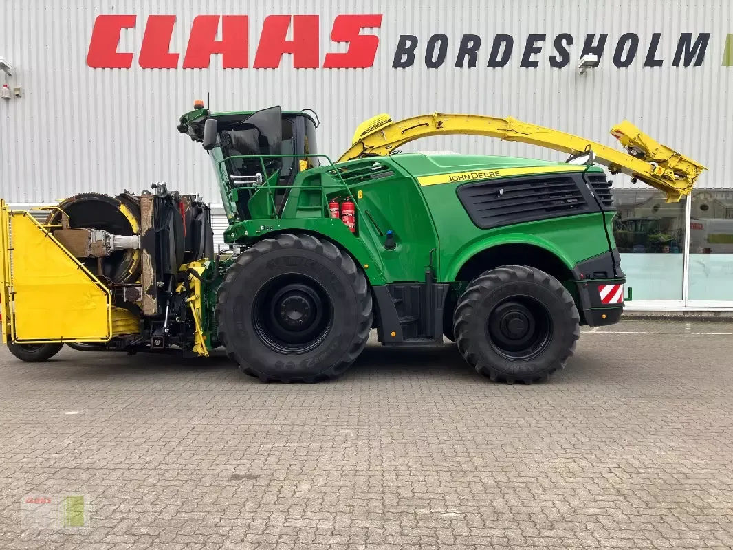 E-FARM: John Deere 9700 - Sieczkarnia samobieżna - id UZL1KTV - Rok produkcji: 2022 - Motogodziny: 700,Moc silnika: 825,Niemcy