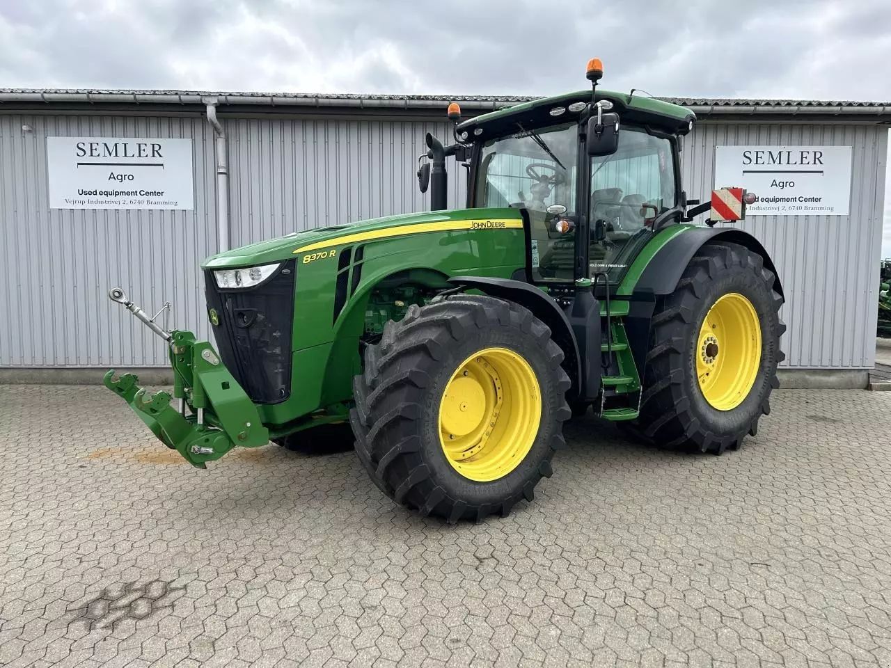 E-FARM: John Deere 8370 R - Tractor - id 8TGBLYP - 214.402 € - Año: 2014 - Horas: 2374,Dinamarca