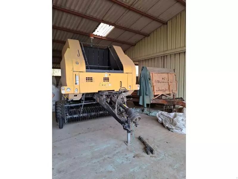 New Holland T 7070 Baler €9,000