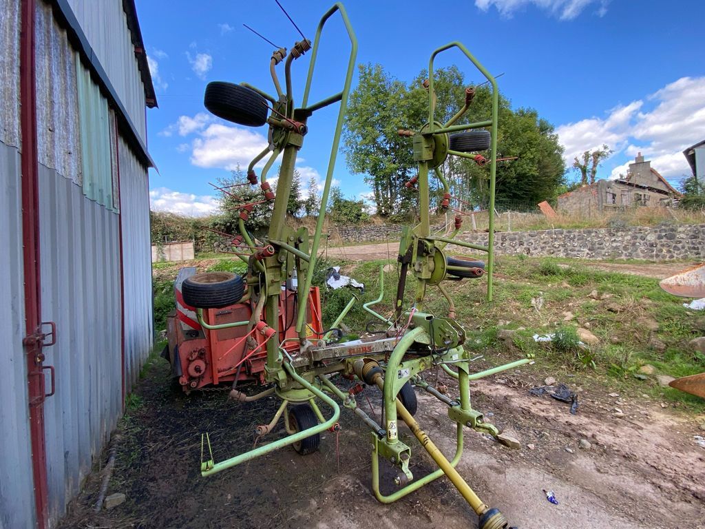 E-FARM: Claas Volto 670 - Faneuse - id CCFG3Q1 - 4 900 € - Année: 2011 - France